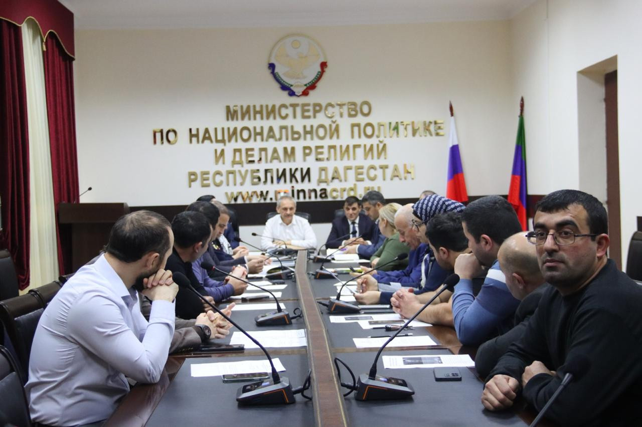 Семинар по предупреждению вовлечения иностранных граждан в незаконный оборот наркотиков прошел в Миннаце РД